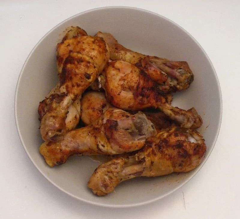 Jak długo piec ćwiartki z kurczaka w rękawie, aby były soczyste?