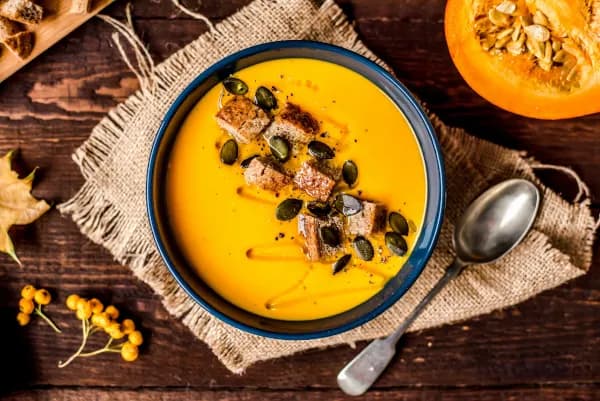 Czym doprawić zupę dyniową, aby uzyskać idealny smak i aromat