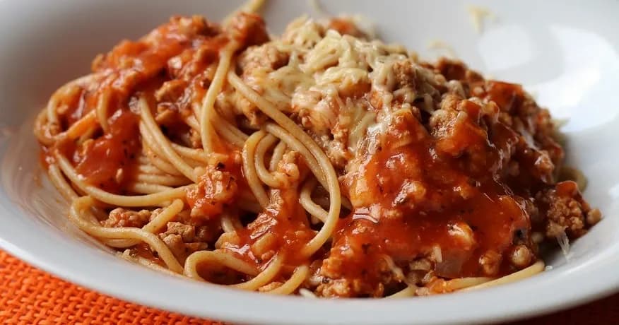 Proste i smaczne przepisy na spaghetti z mielonym mięsem, które pokochasz