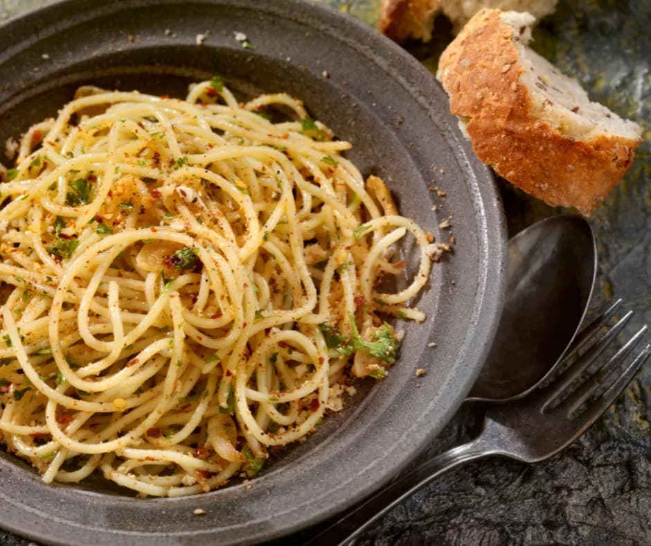 Prosty przepis na spaghetti di olio, który zachwyci Twoje podniebienie
